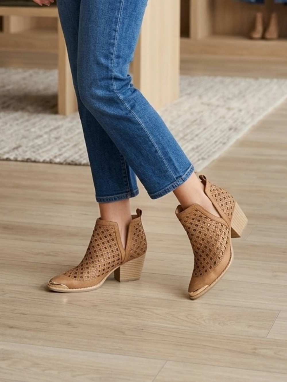 ARider Girl Women's Brown Perforated Western Ankle Booties Gold Toe Size 8